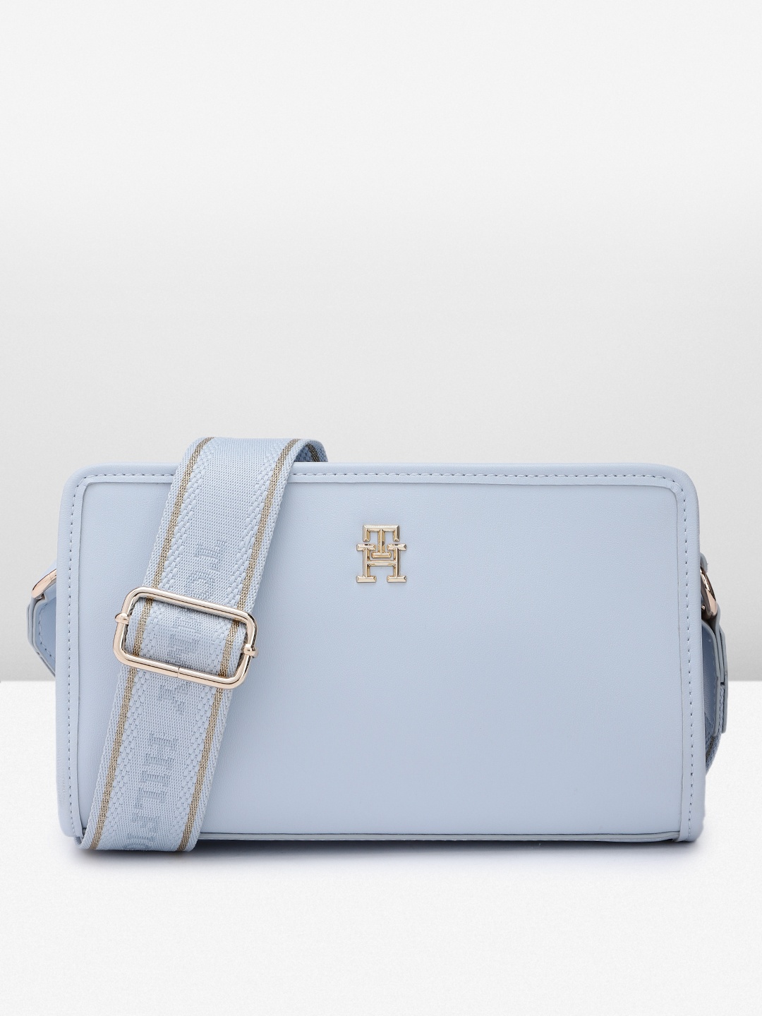 

Tommy Hilfiger Women Solid Sling Bag, Blue