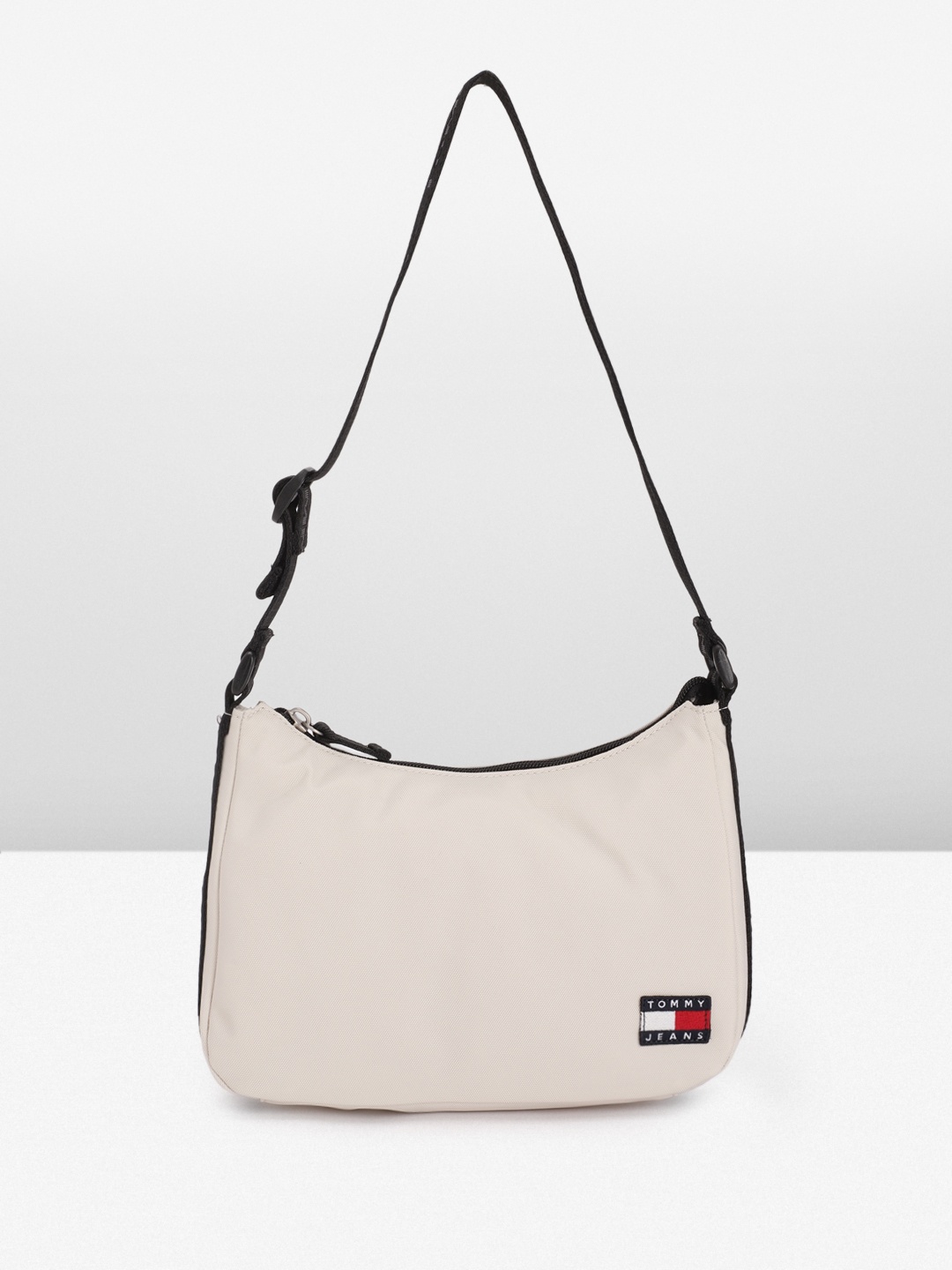 

Tommy Hilfiger Women Solid Hobo Bag, Off white
