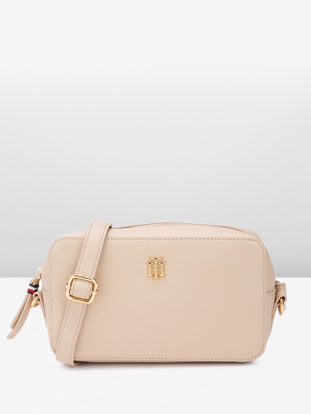 

Tommy Hilfiger Women Solid Sling Bag, Beige