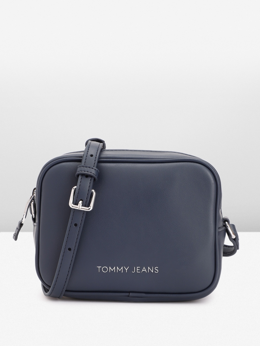 

Tommy Hilfiger Women Solid Sling Bag, Navy blue