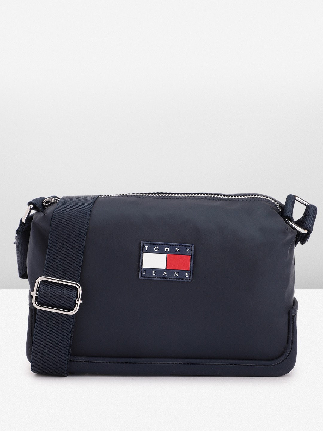 

Tommy Hilfiger Women Solid Sling Bag, Navy blue