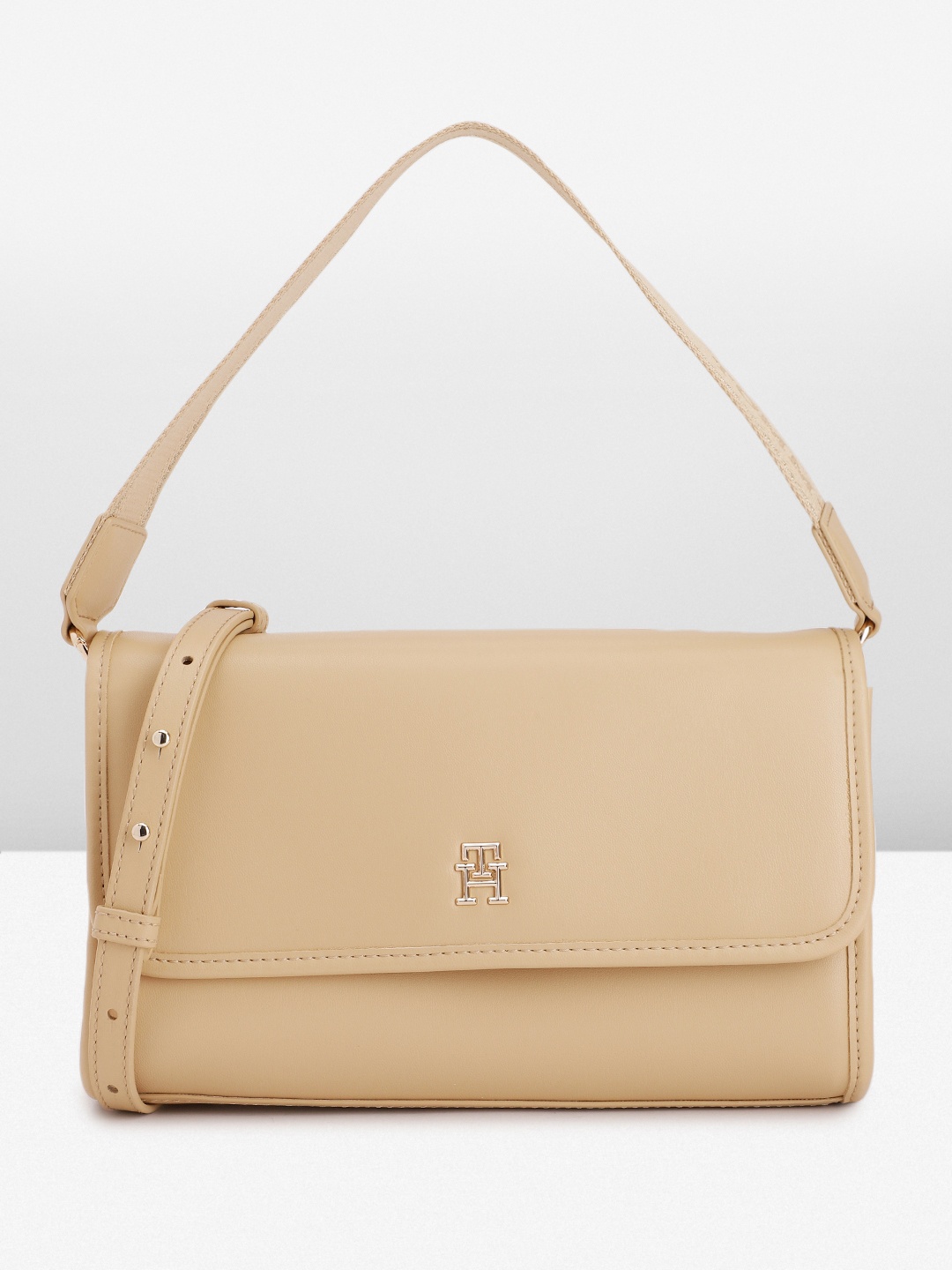 

Tommy Hilfiger Solid Structured Handheld Bag, Beige
