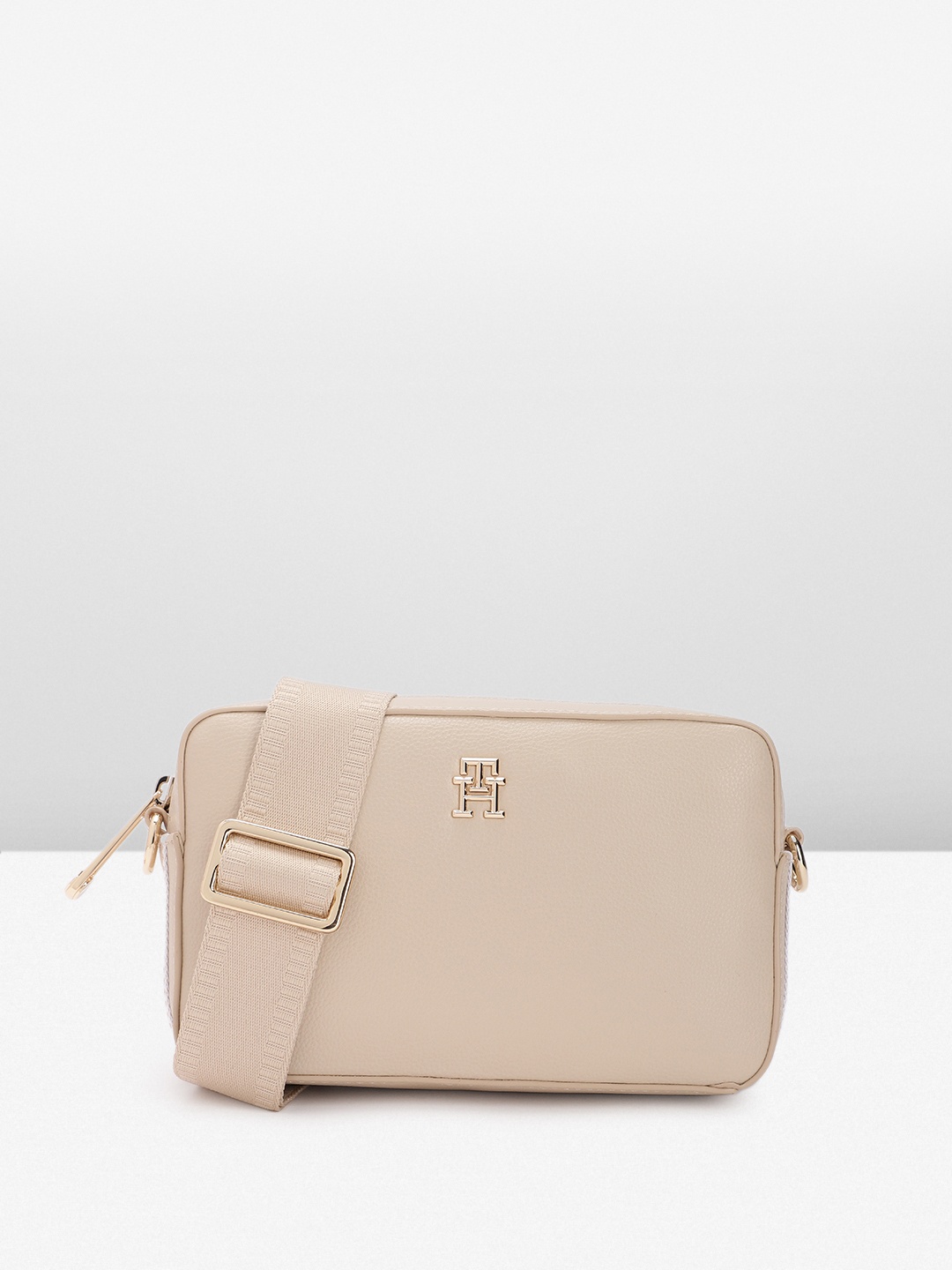 

Tommy Hilfiger Women Solid Sling Bag, Beige