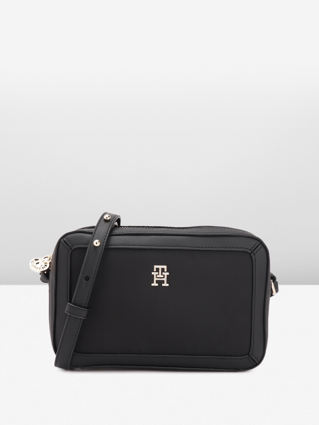 

Tommy Hilfiger Women Solid Sling Bag, Black