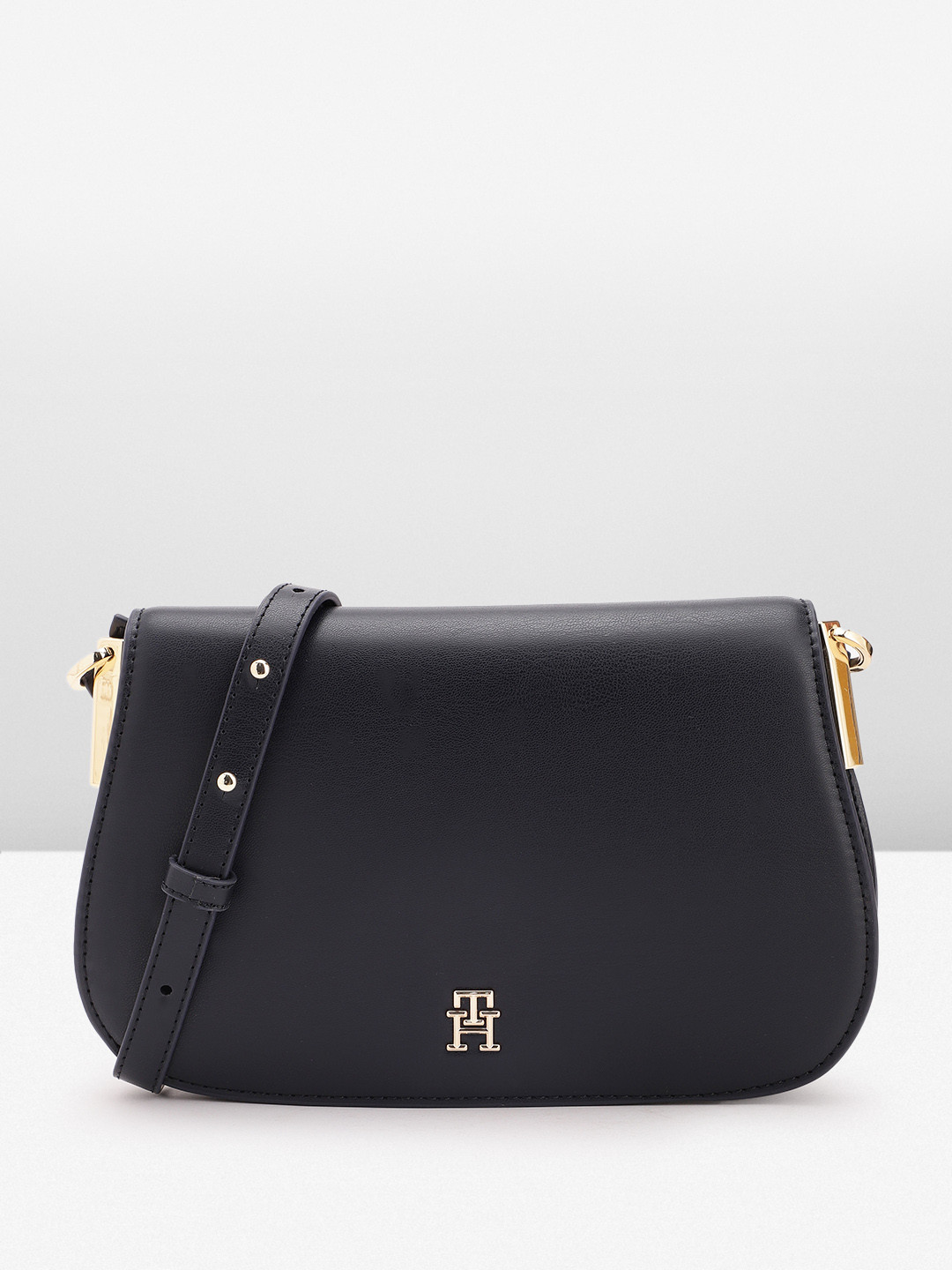 

Tommy Hilfiger Women Solid Sling Bag, Navy blue