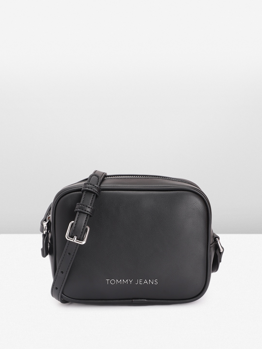 

Tommy Hilfiger Women Solid Sling Bag, Black
