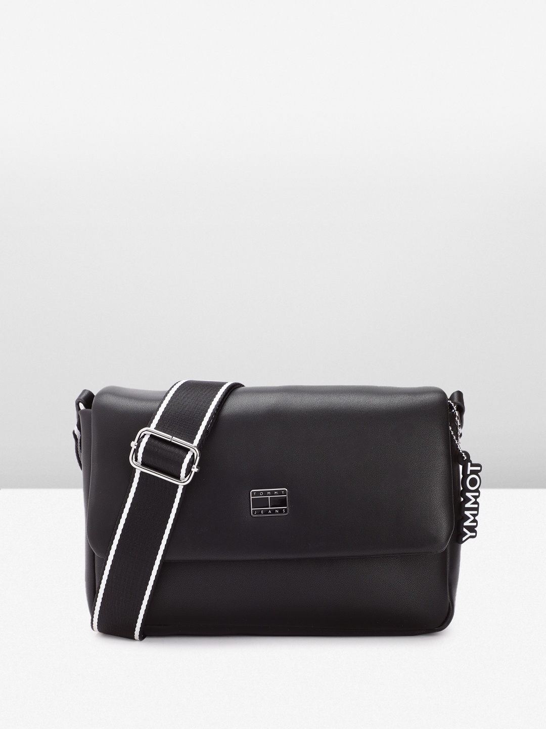 

Tommy Hilfiger Women Solid Sling Bag, Black