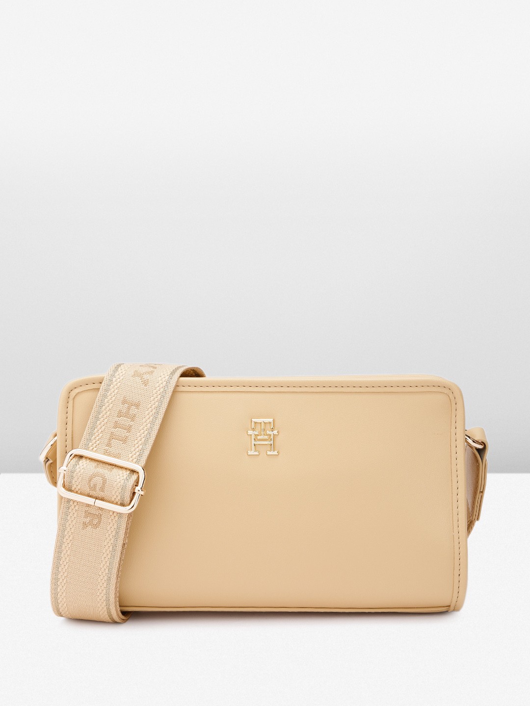 

Tommy Hilfiger Women Solid Sling Bag, Beige