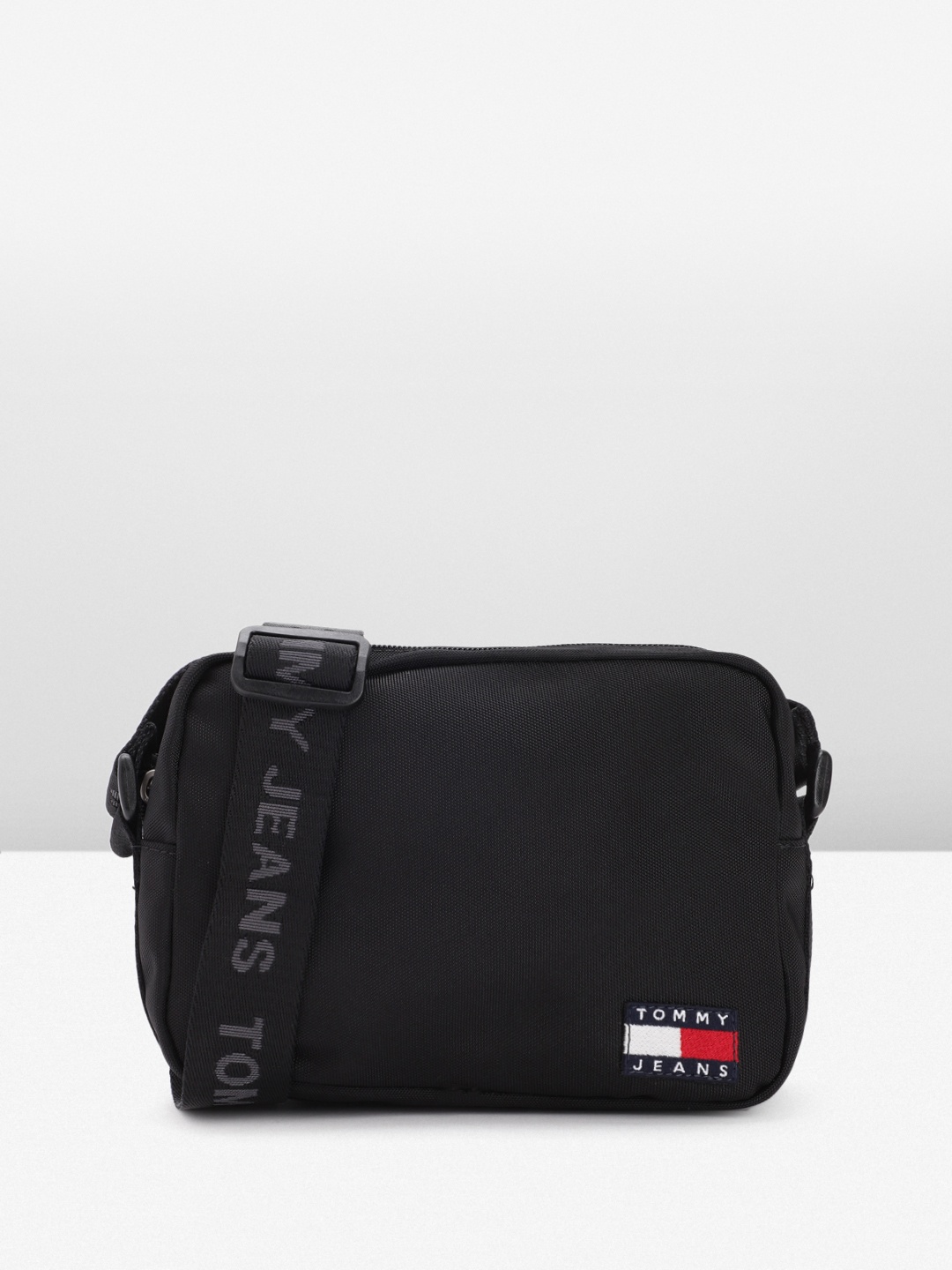 

Tommy Hilfiger Women Solid Sling Bag, Black