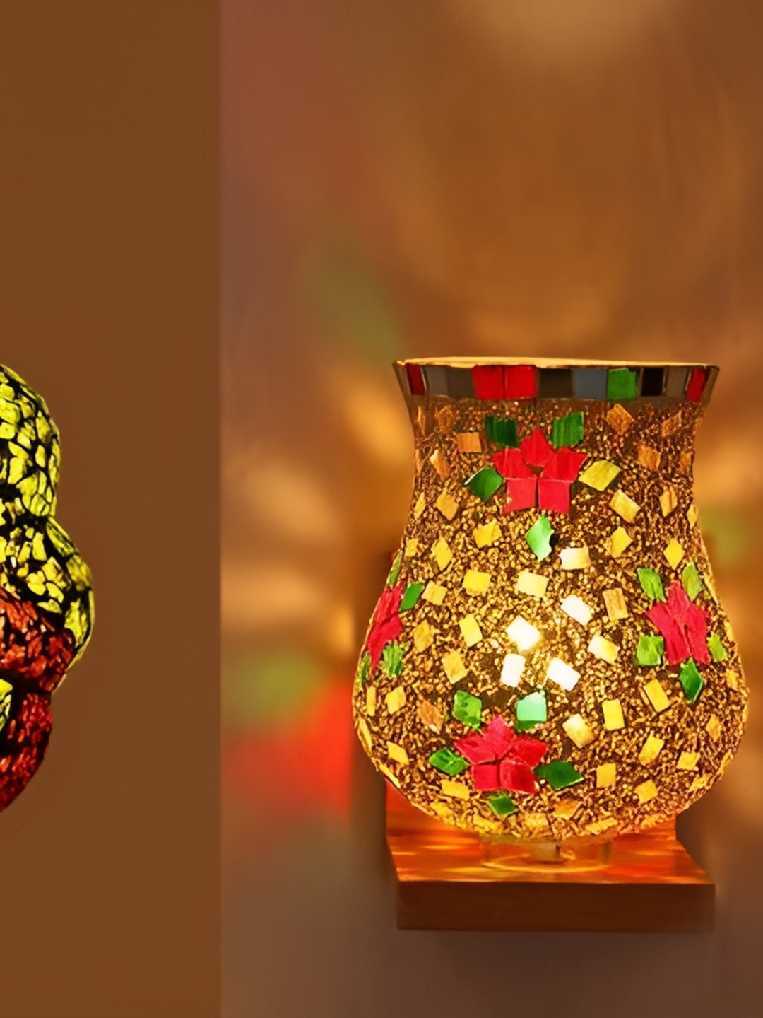 

Afast Cream & Red 3 Pieces Bell Shaped Glass Wall Lamp