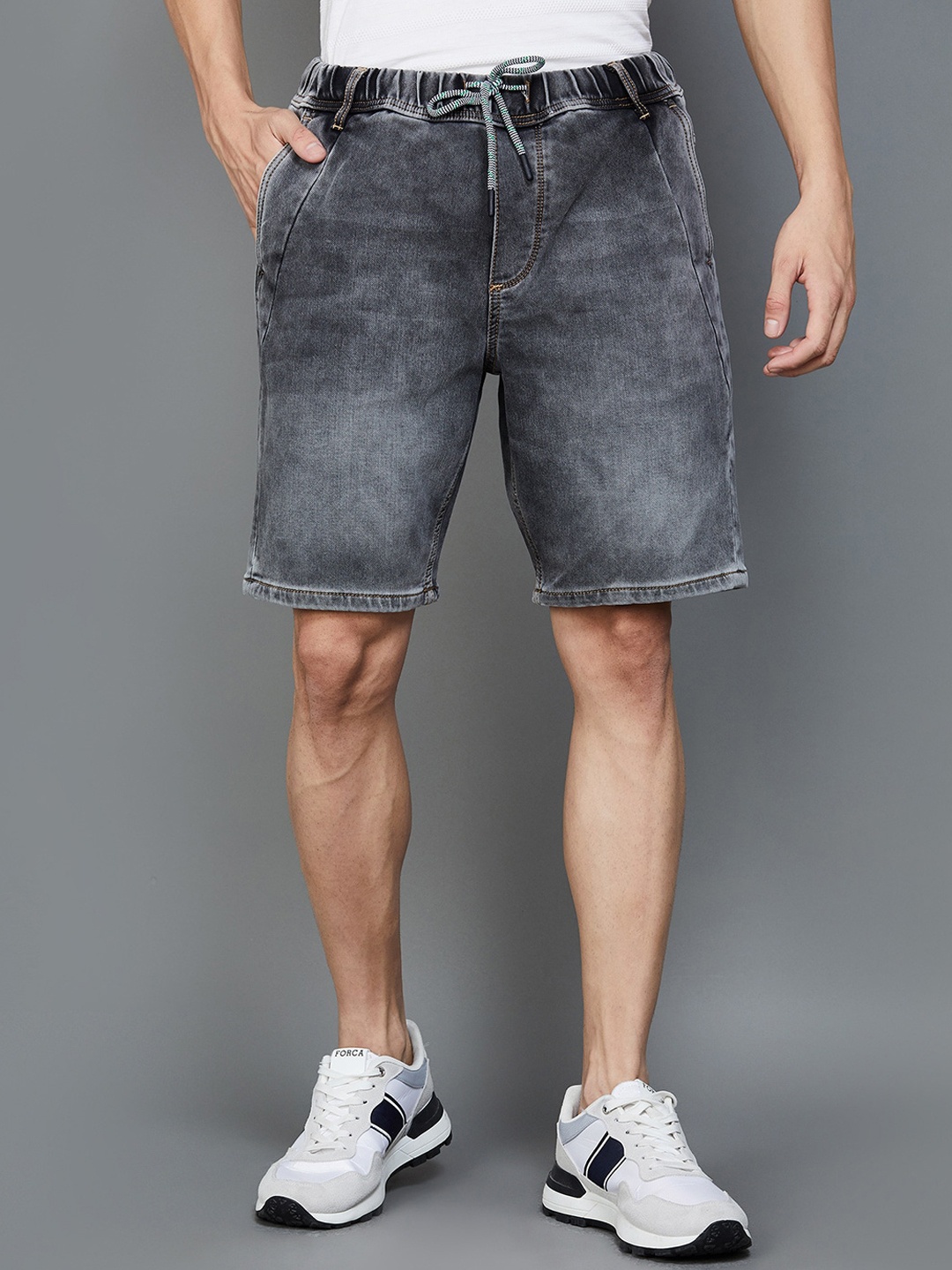 

Bossini Men Mid Rise Knee Length Cotton Denim Shorts, Grey