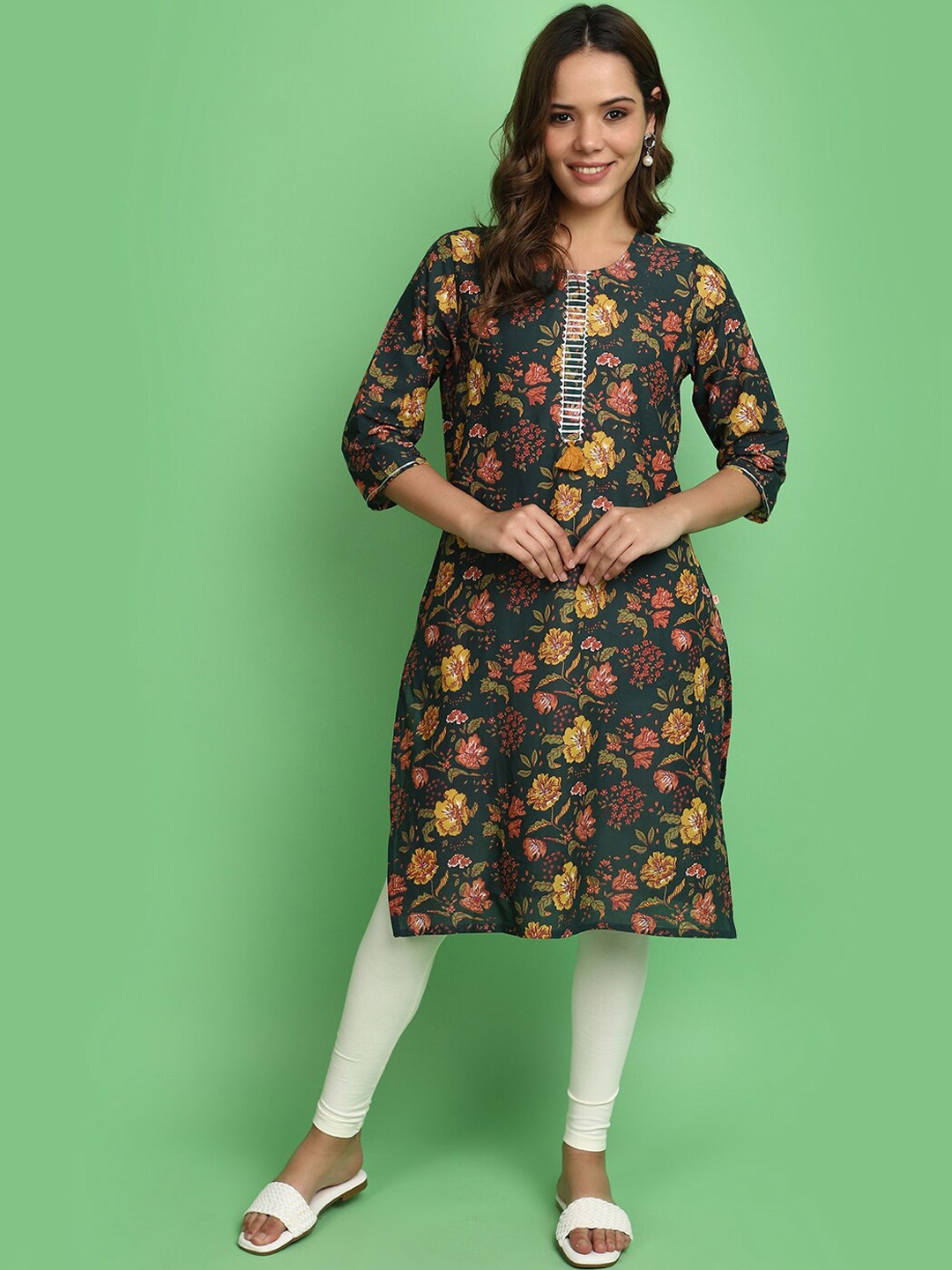 

V-Mart Floral Printed Gotta Patti Round Neck Straight Kurta, Green
