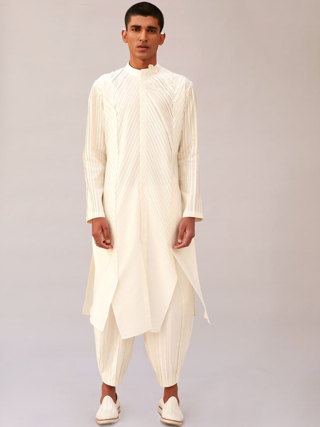 

Antar-Agni Geometric Self Design Mandarin Collar Kurta with Salwar, Off white