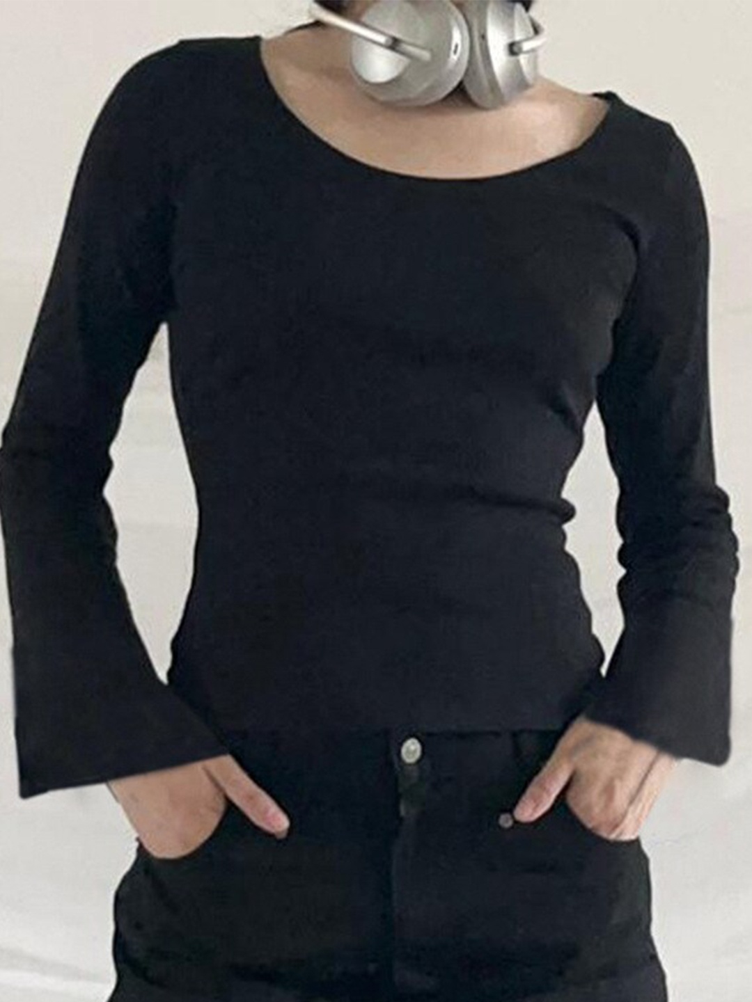 

StyleCast Black Round Neck Long Sleeves Crop Top