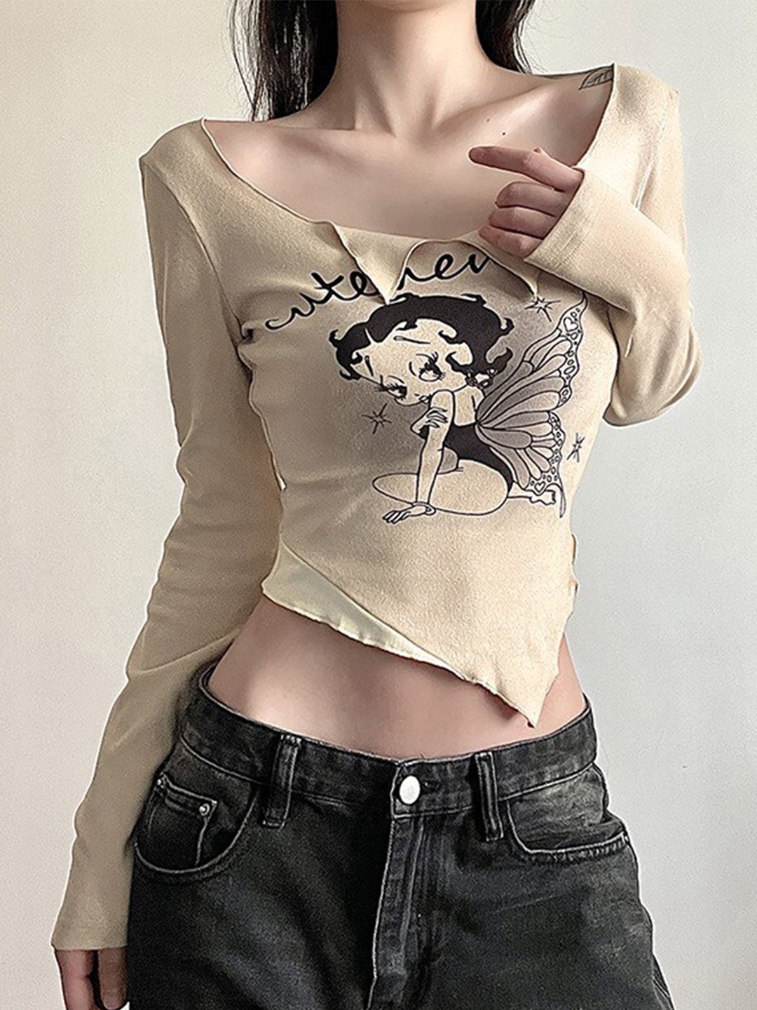 

StyleCast Beige Graphic Printed Fitted Crop Top