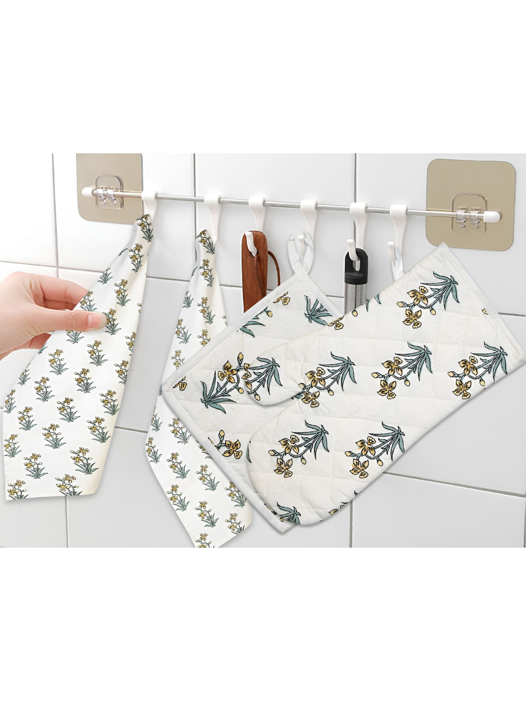 

Texstylers 4 Pieces White & Yellow Printed Cotton Kitchen Linen Set