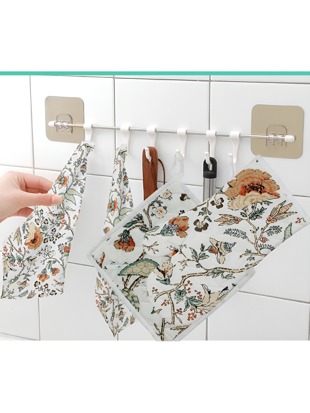 

Texstylers White & Brown 4 Pieces Printed Kitchen Linen Set