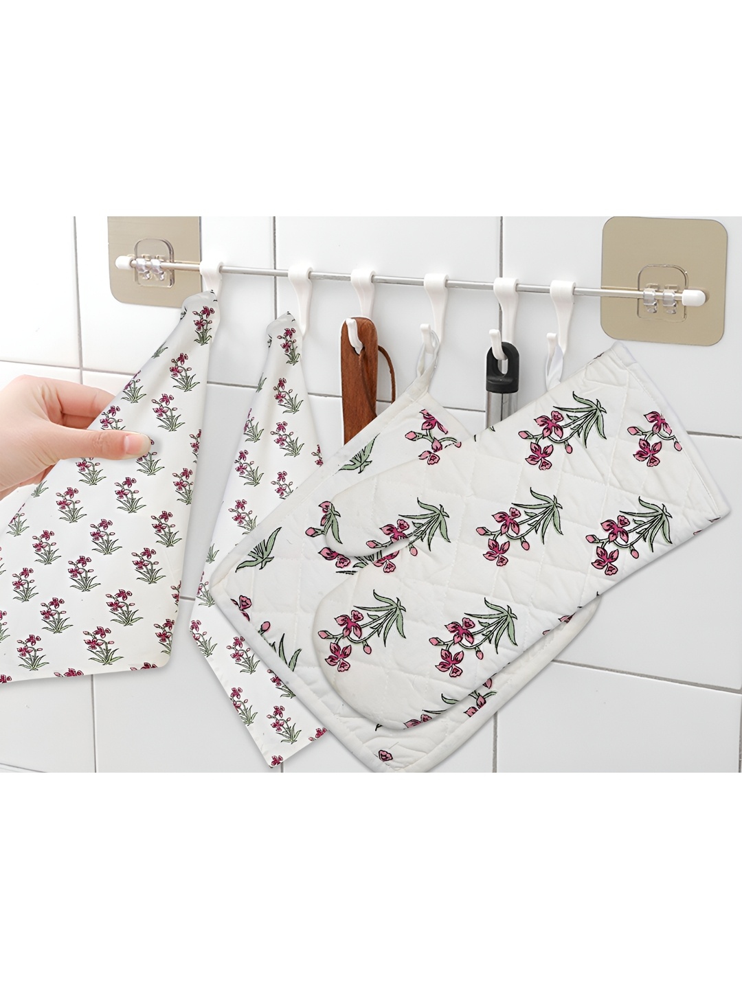 

Texstylers White & Pink 4 Pieces Printed Cotton Kitchen Linen Sets