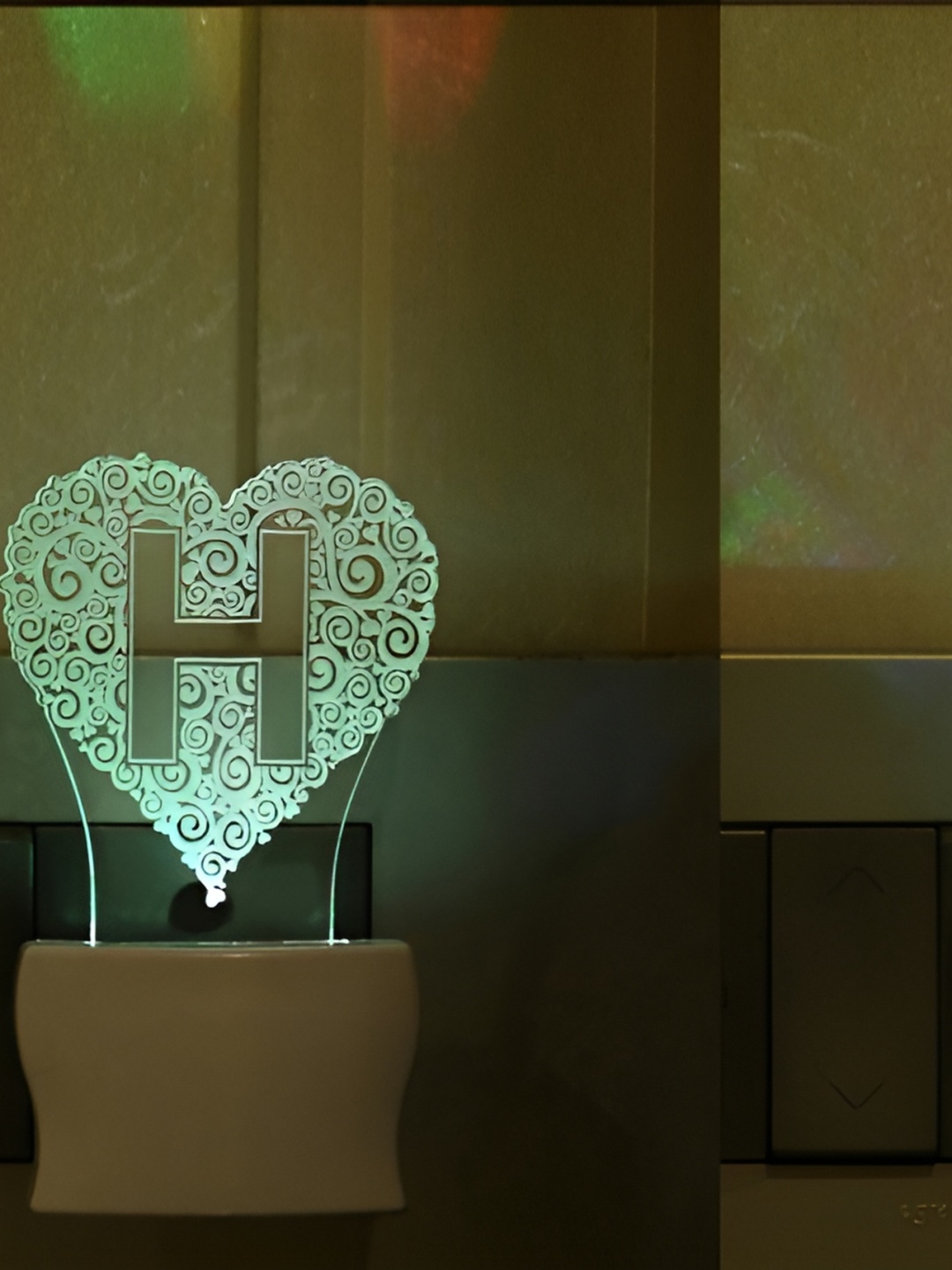 

Afast Transparent & White Printed Abstract Shaped Wall Lamp