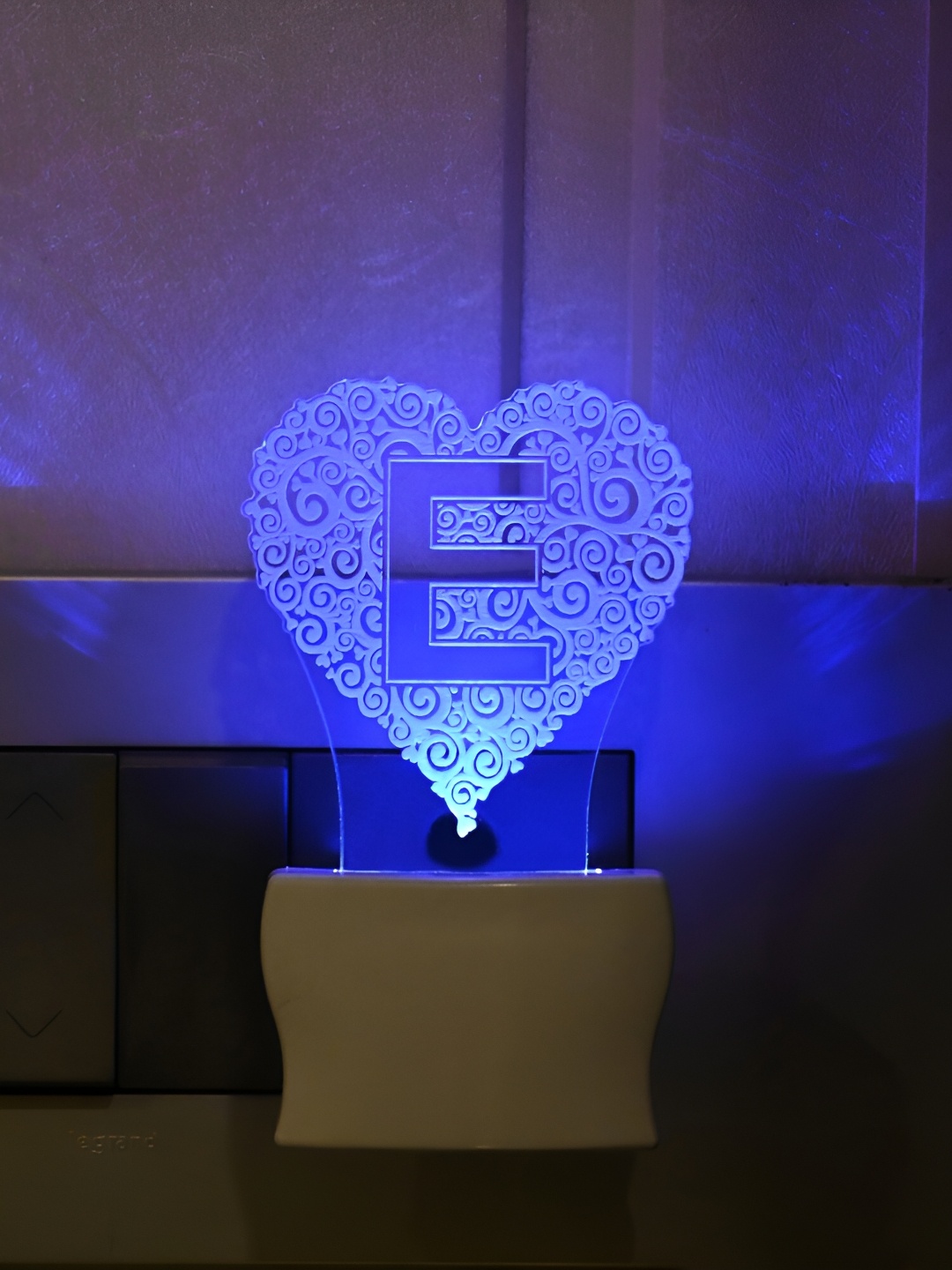 

Afast White & Transparent Textured Abstract shaped Acrylic Wall Lamp