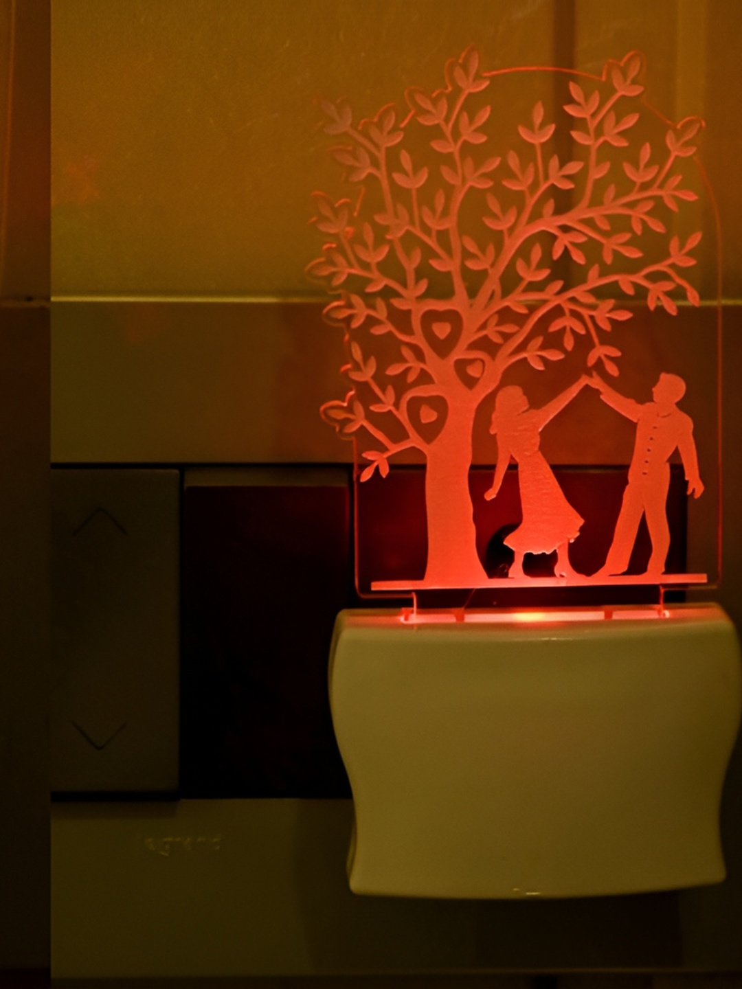 

Afast White & Transparent Textured Abstract Shaped Acrylic Wall Lamp