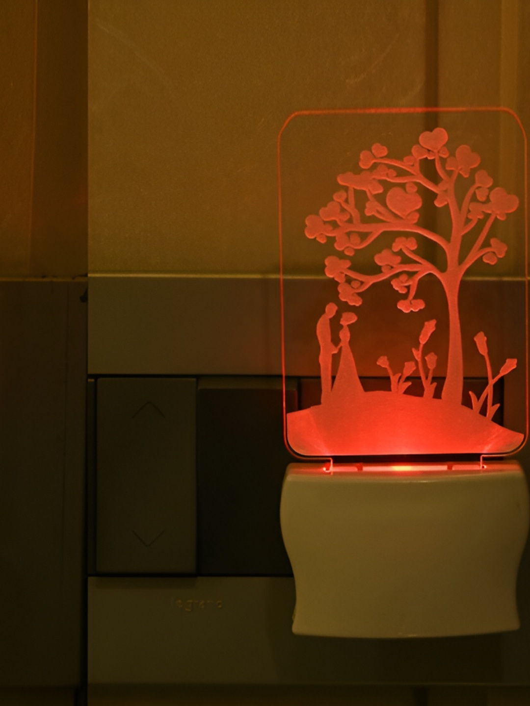 

Afast Transparent & White Abstract Shaped Wall Lamp