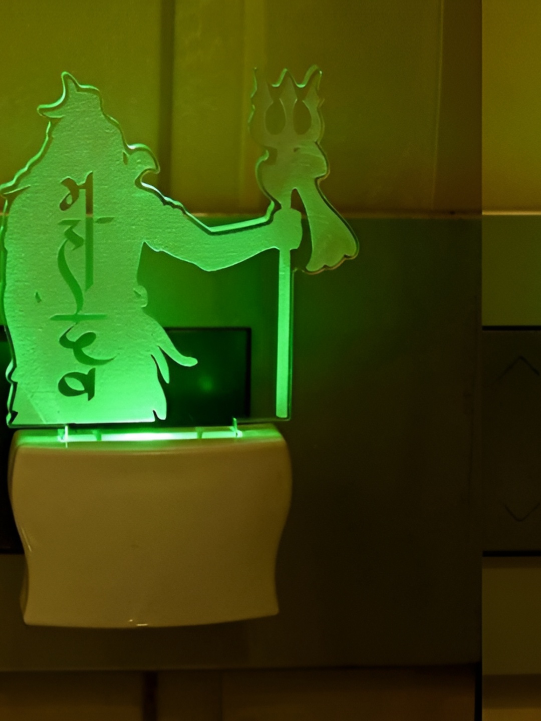

Afast Green Acrylic Wall Lamp