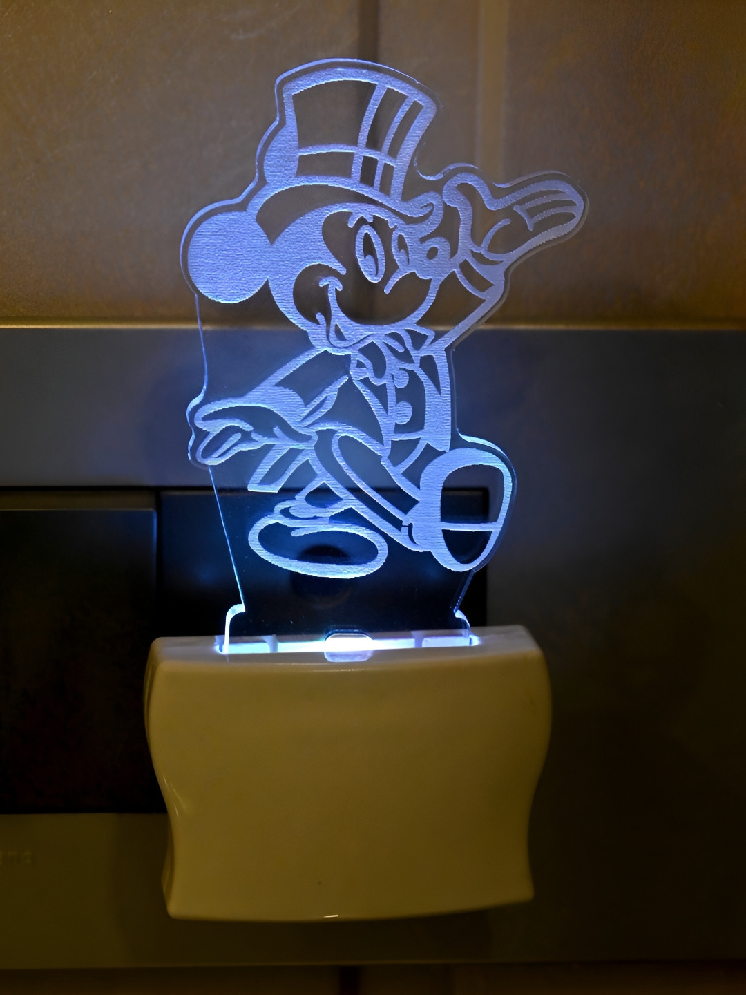 

Afast White Textured Abstract Shaped Acrylic Wall Lamp