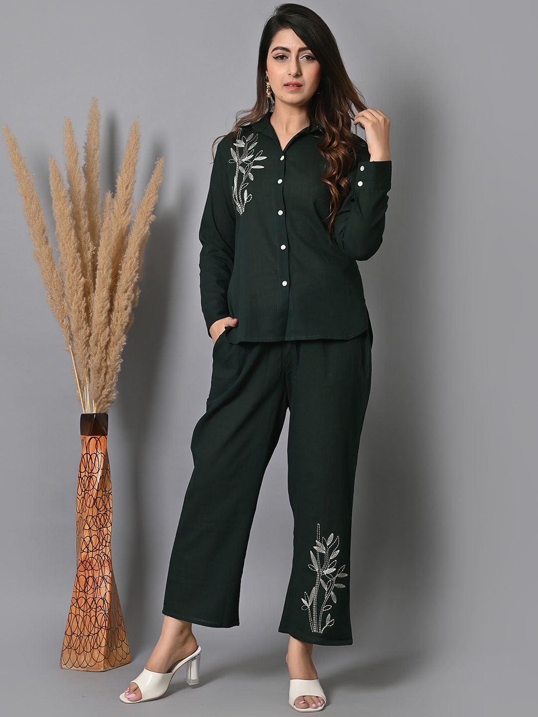 

IQRAAR Floral Embroidered Cuffed Sleeves High Low Shirt & Trouser, Green