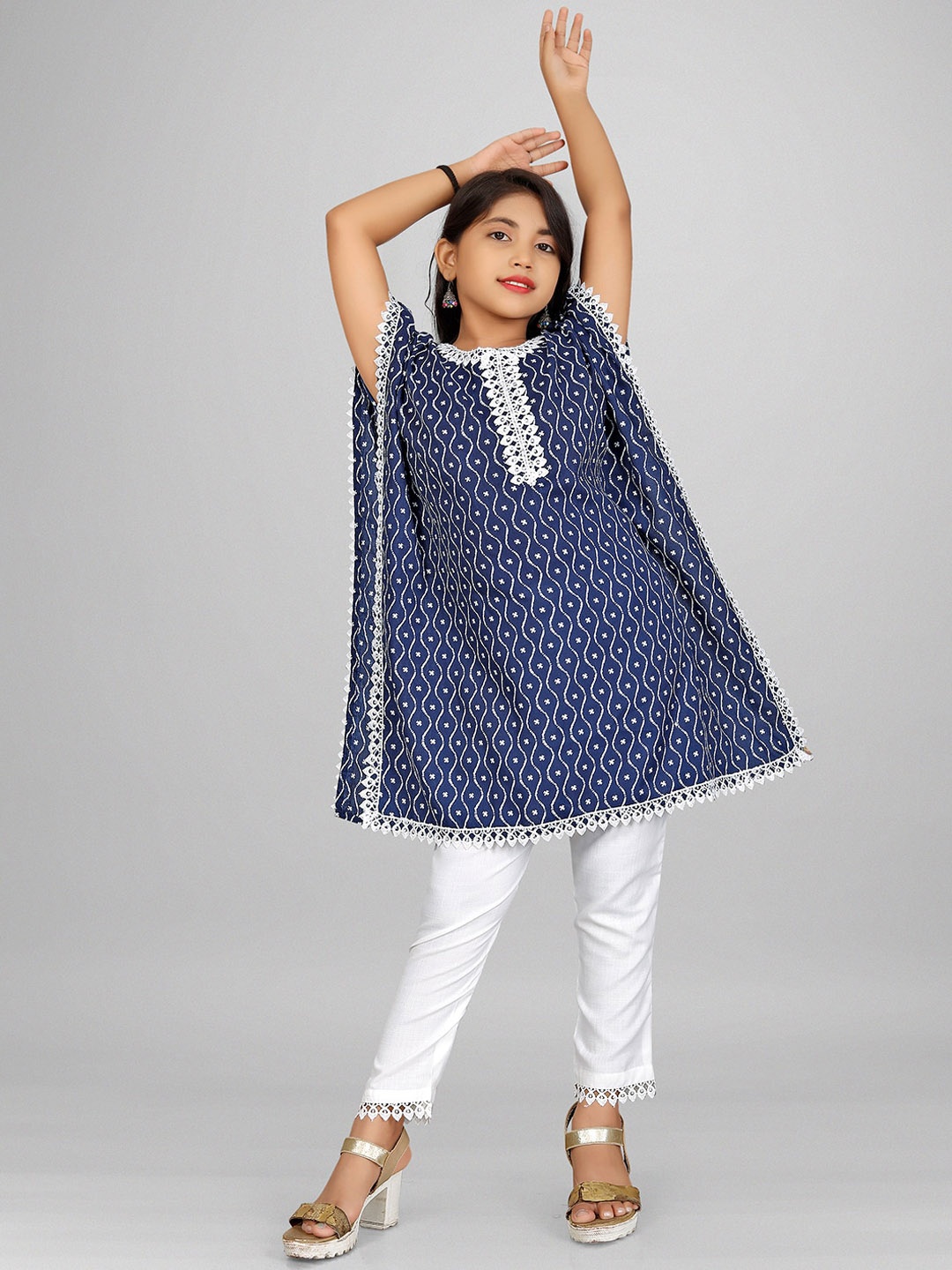 

BAESD Girls Navy Blue Ethnic Motifs Printed Regular Kurta with Trousers