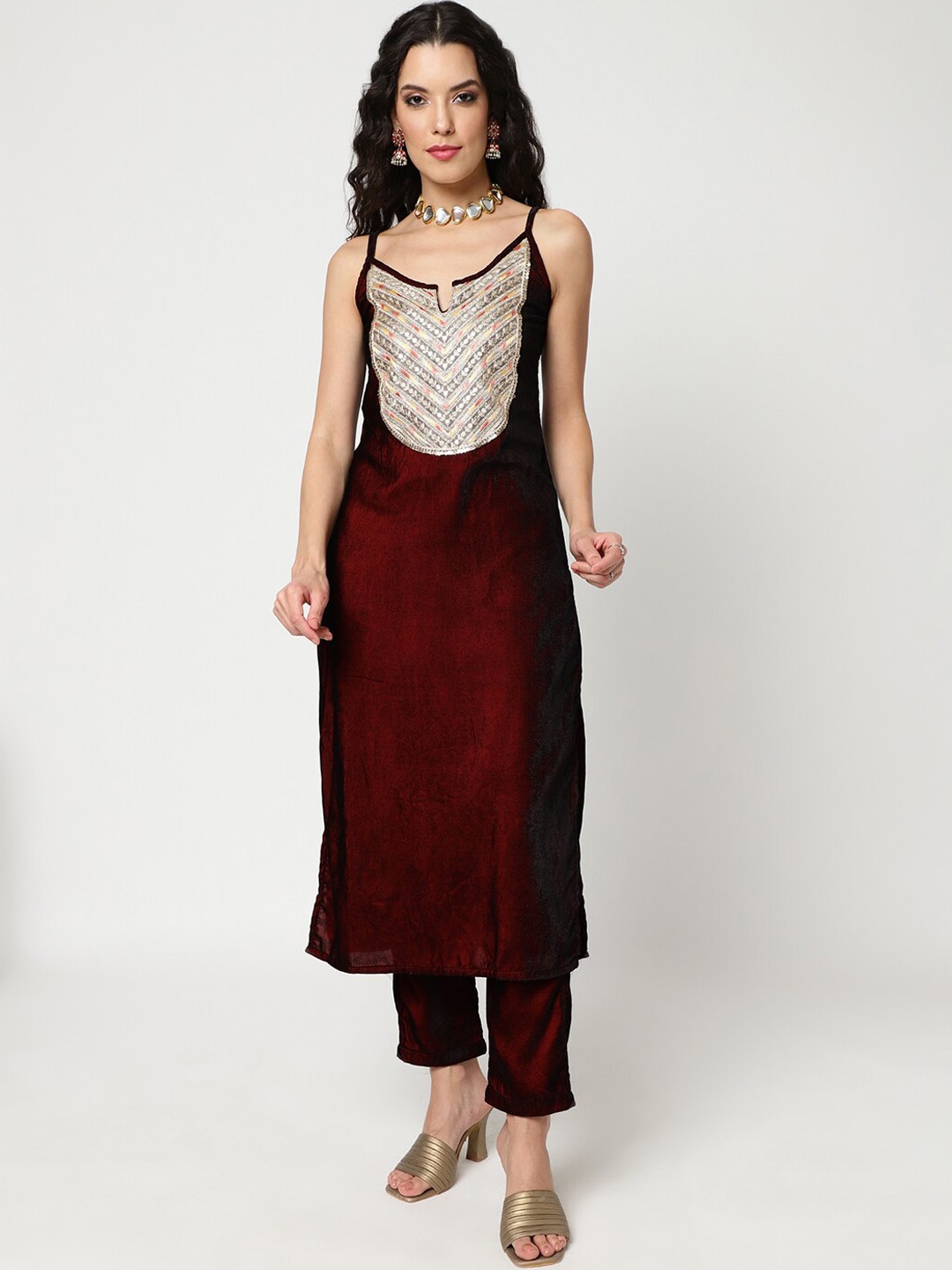 

Pannkh Floral Yoke Design Regular Sequinned Velvet Kurta with Trousers, Maroon