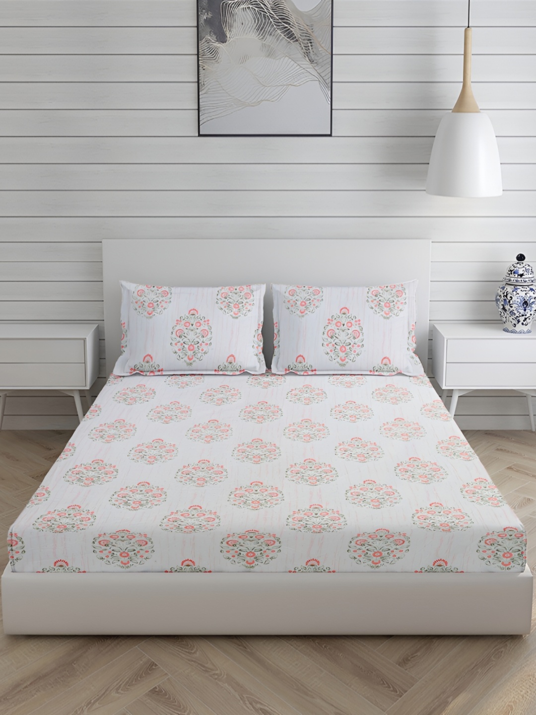 

HOMECRUST White & Green Floral Fitted 210 TC Queen Bedsheet With 2 Pillow Covers
