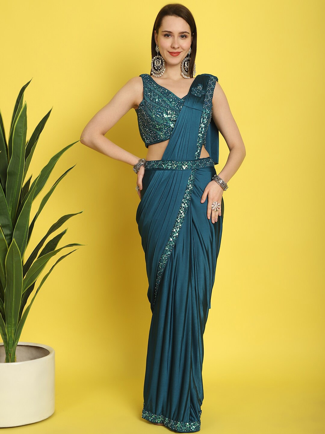 

Grancy Sequinned Detailed Ready to Wear Saree, Teal