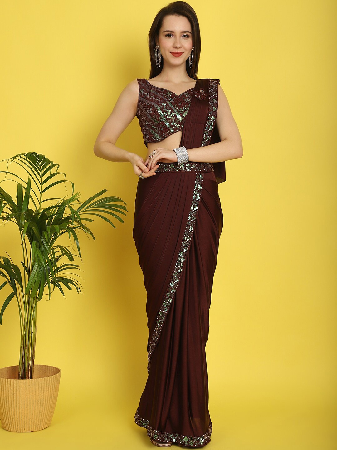 

Grancy Sequinned Detailed Ready to Wear Saree, Burgundy