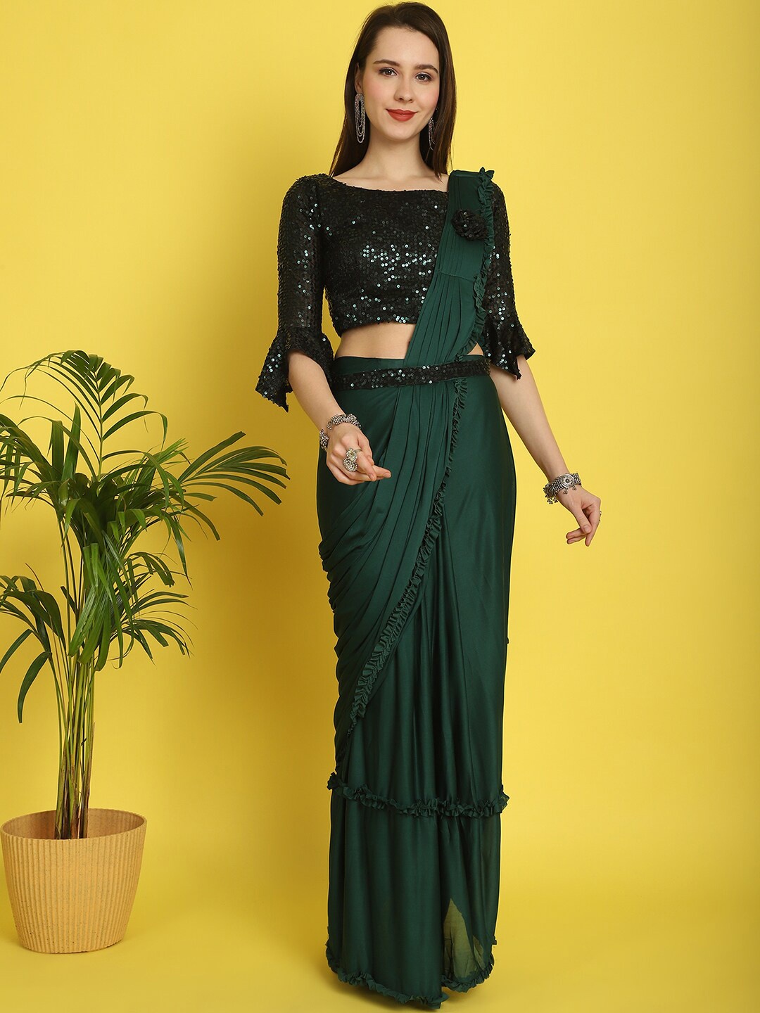 

Grancy Sequinned Detailed Ready to Wear Saree, Green