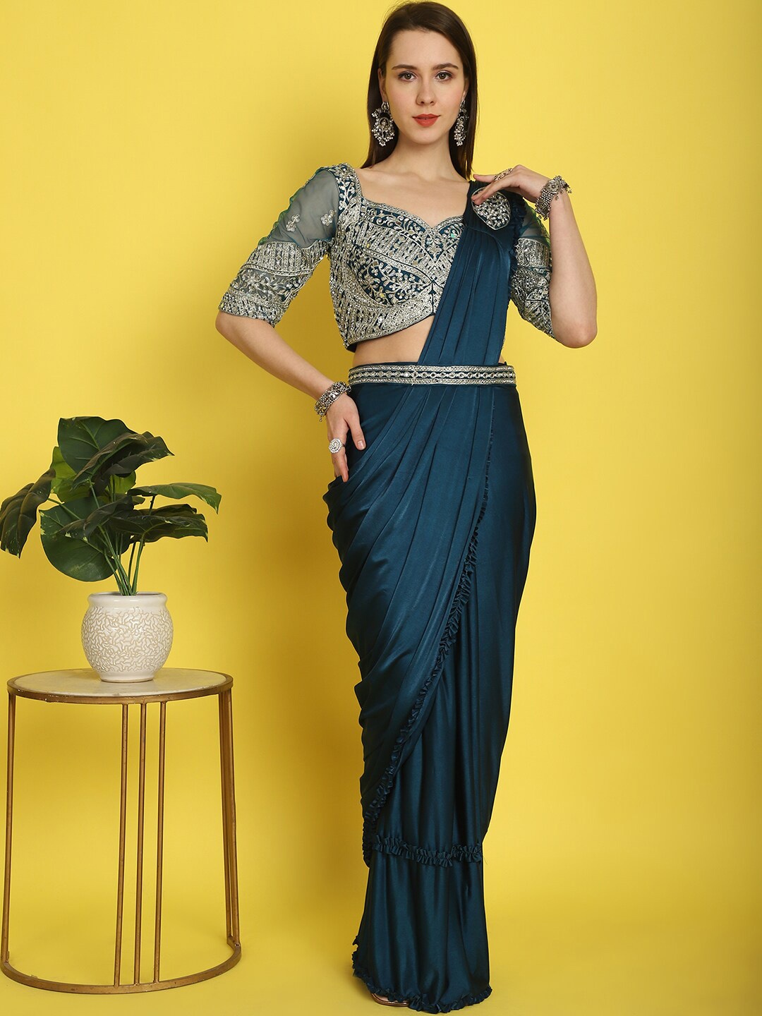 

Grancy Sequinned Detailed Ready to Wear Saree, Teal