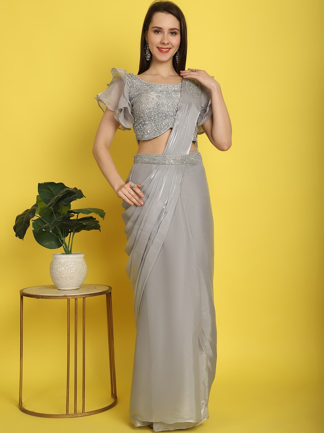 

Grancy Sequinned Detailed Organza Ready to Wear Saree, Grey