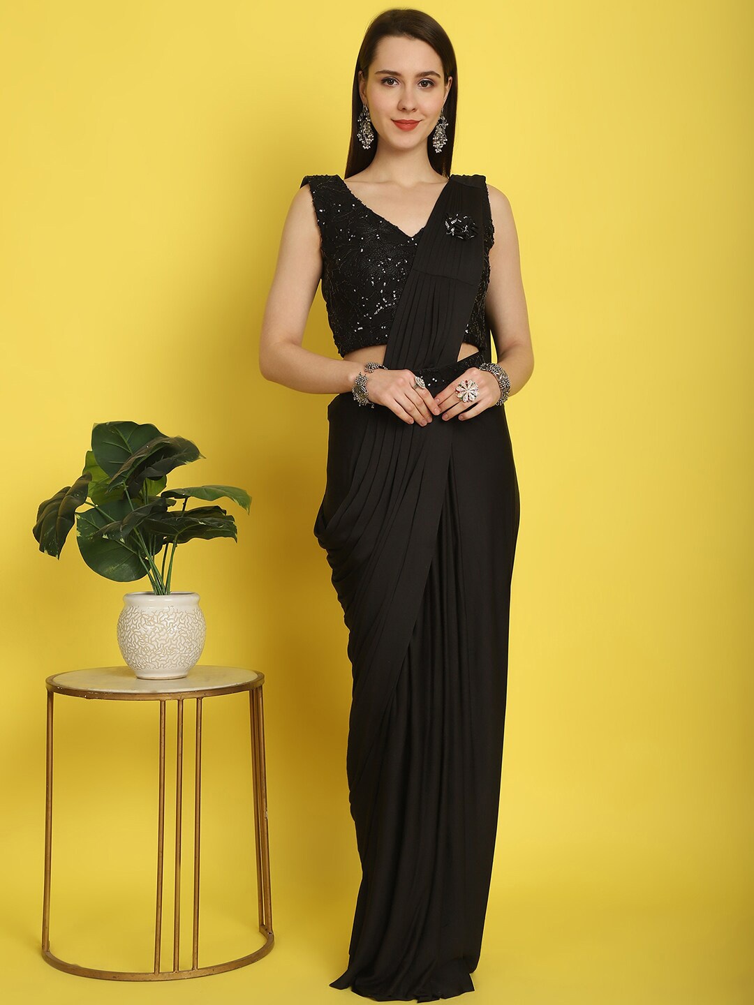 

Grancy Sequinned Detailed Ready to Wear Saree, Black