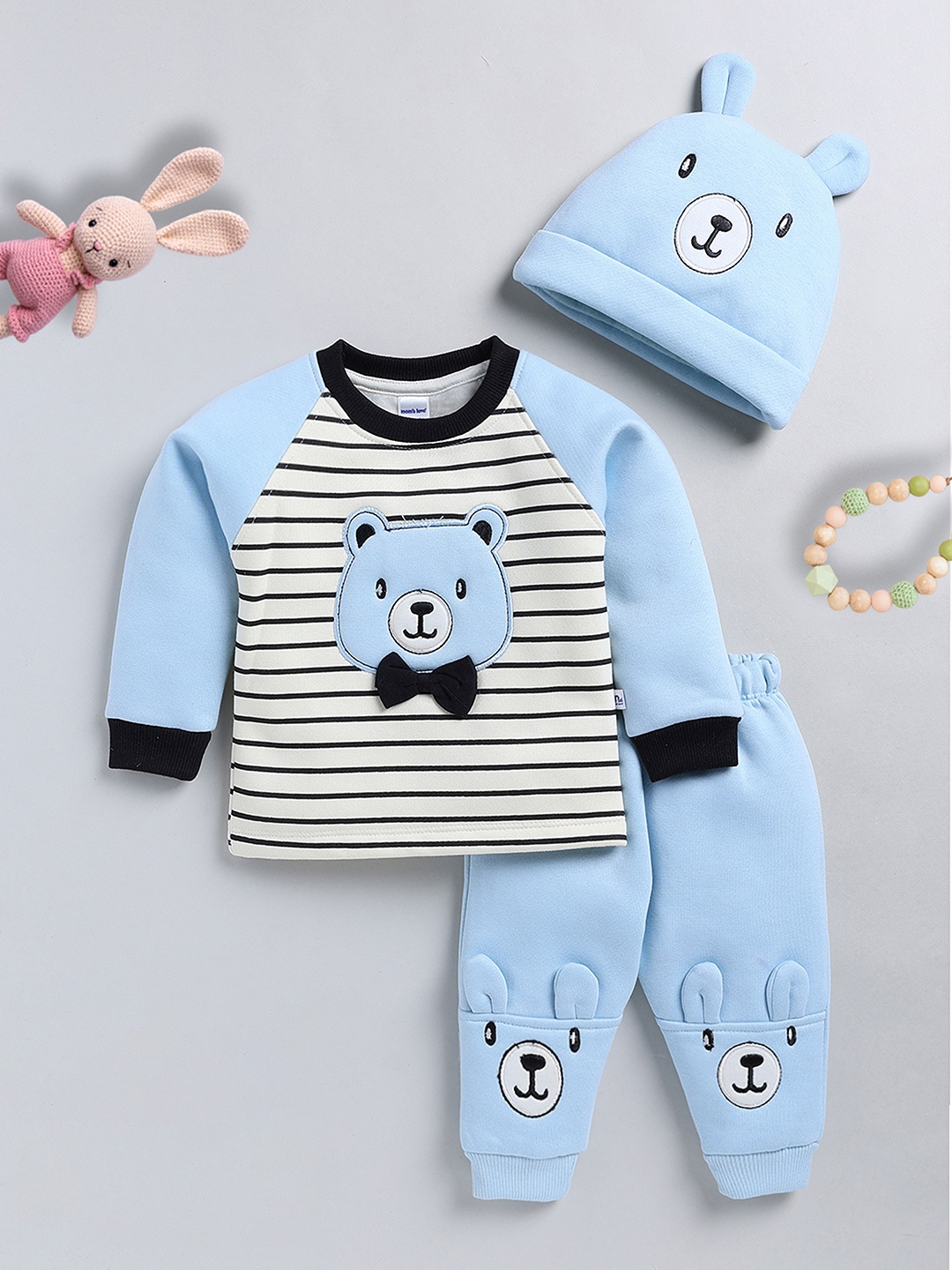 

Moms Love Boys Blue & White T-shirt with Trousers