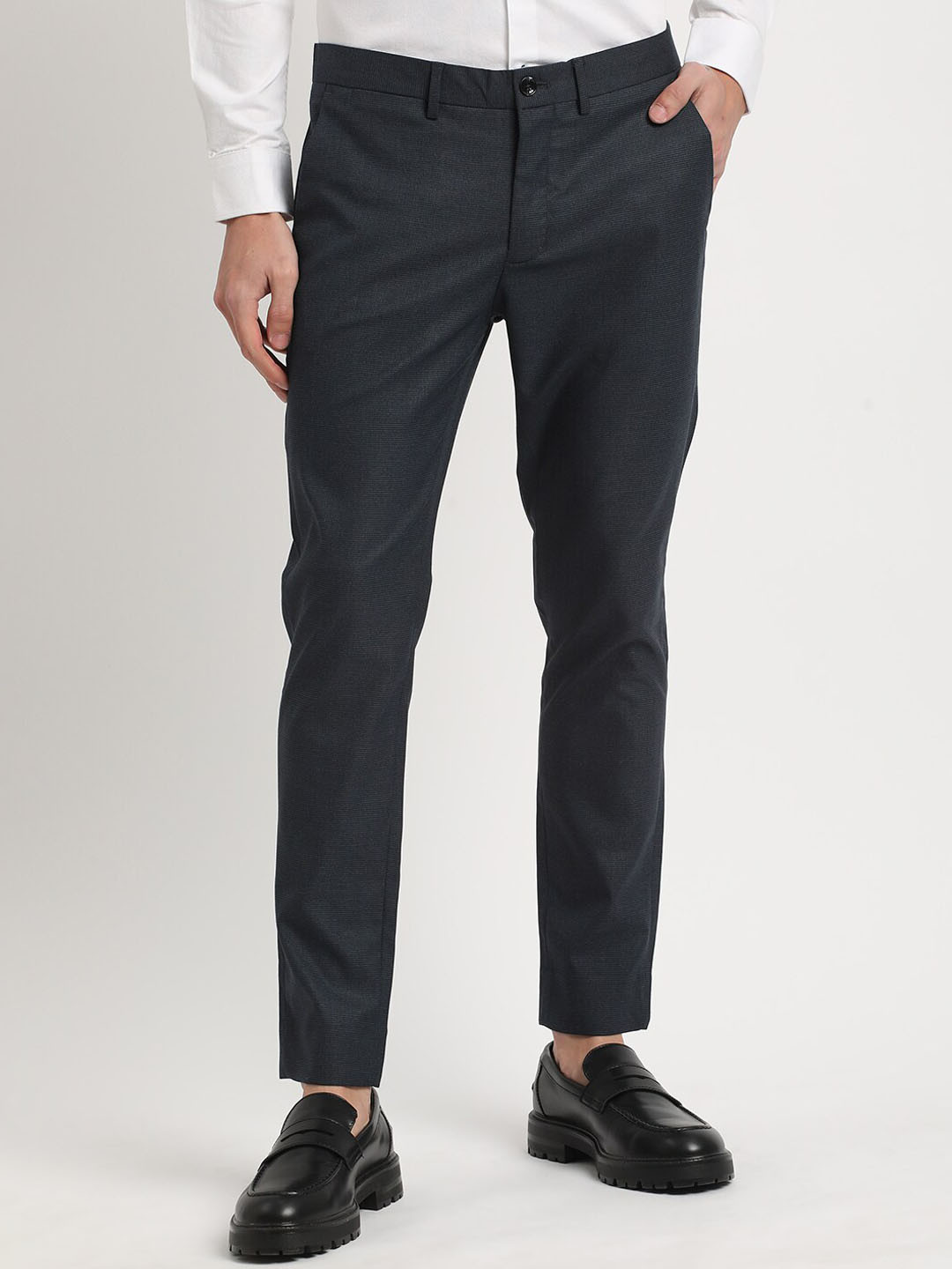 

THE BEAR HOUSE Men Solid Tapered Fit Mid-Rise Formal Trousers, Blue