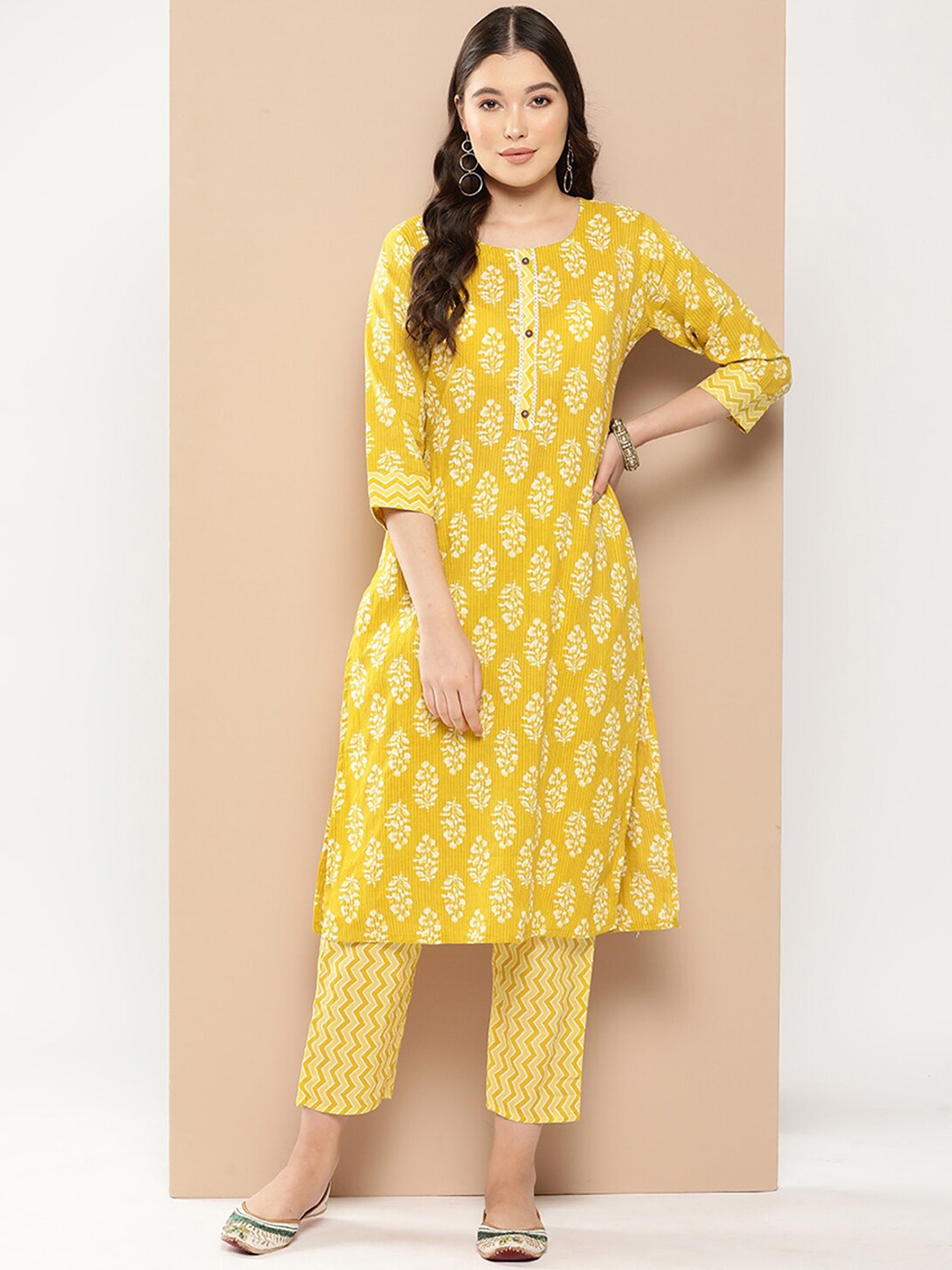 

ODETTE Ethnic Motifs Printed Straight Regular Kurta with Trousers, Mustard