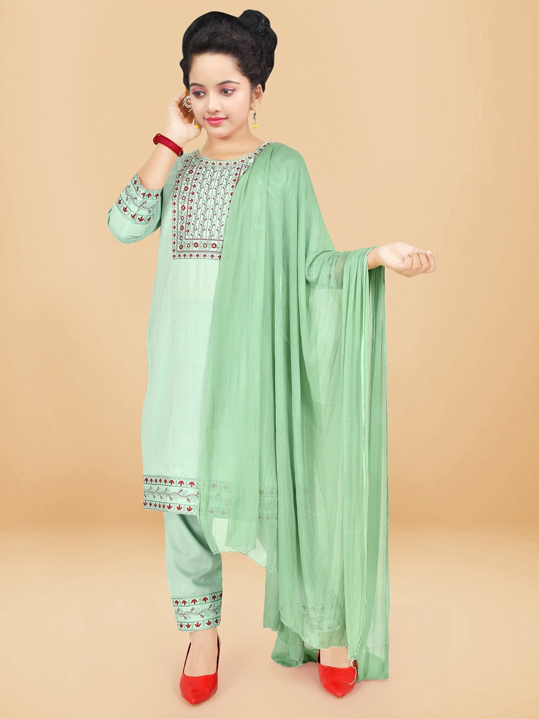 

BAESD Girls Floral Yoke Design Regular Straight Kurta with Salwar & Dupatta, Sea green