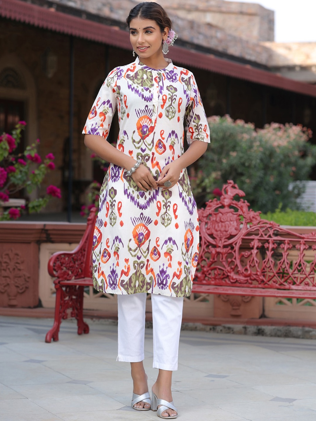 

Rain & Rainbow Abstract Printed Mandarin Collar Straight Kurta, White