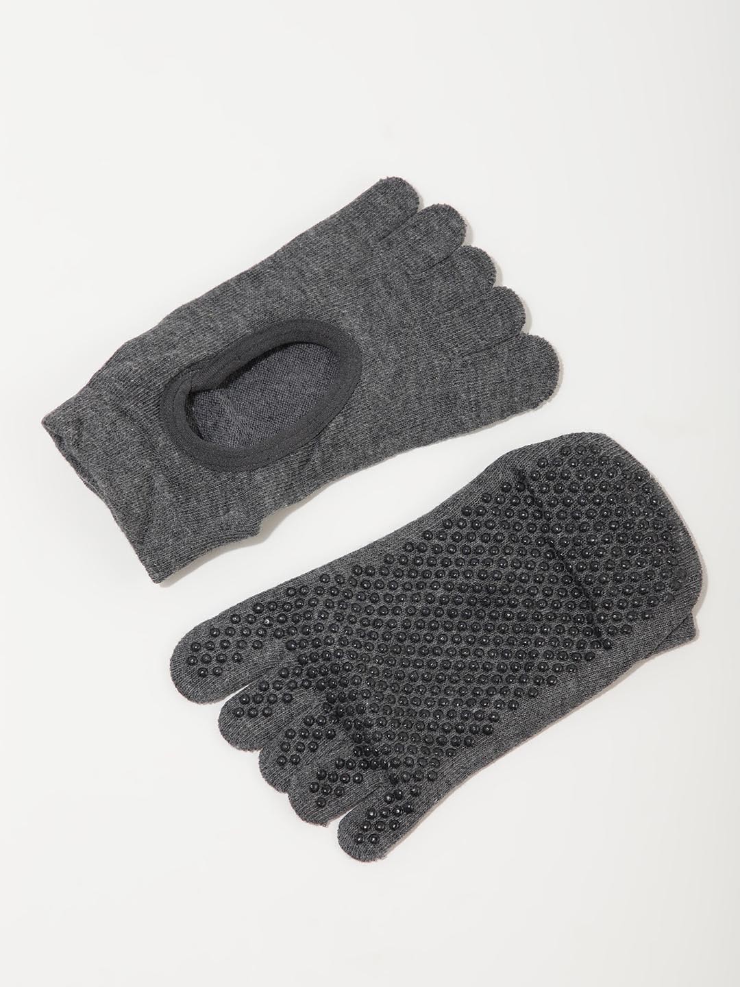 

LULU & SKY Women Cut Out Gripped Yoga Socks, Grey