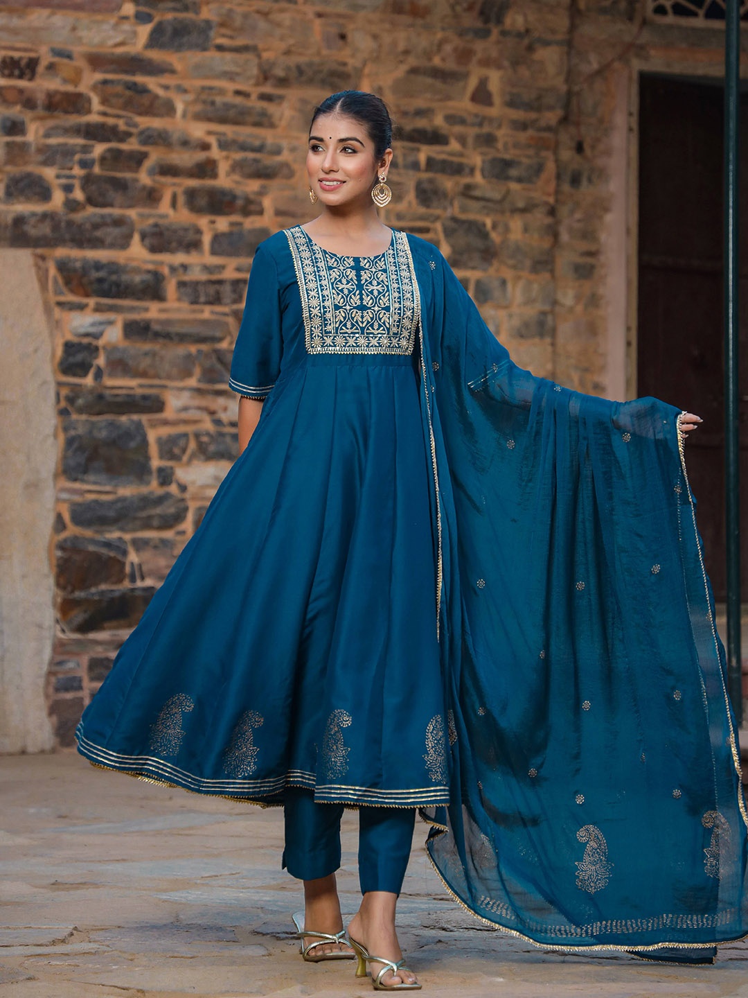 

AHIKA Ethnic Motifs Yoke Design Anarkali Kurta & Trousers With Dupatta, Teal