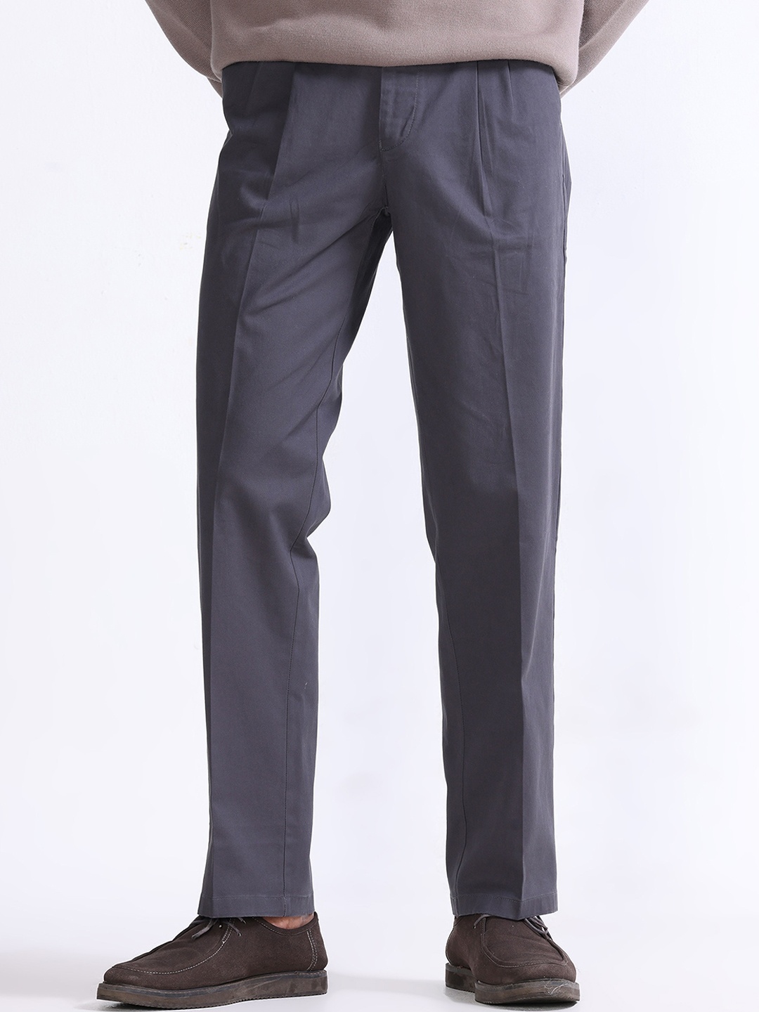 

Tailoraedge Men Relaxed Pleated Trousers, Grey
