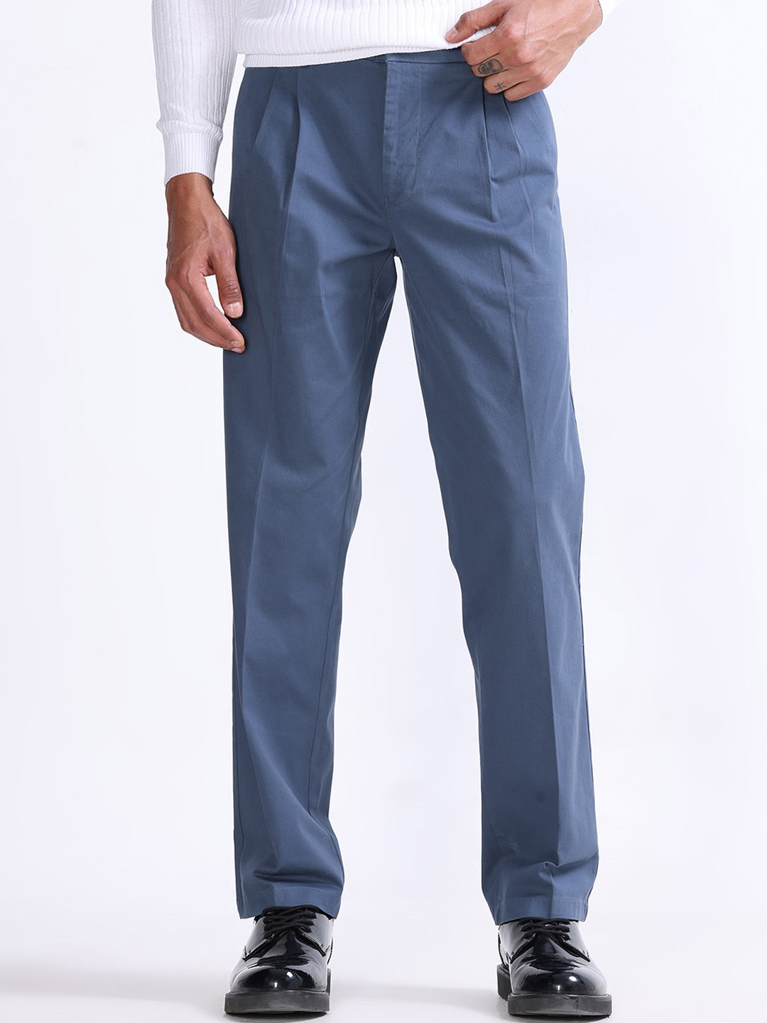 

Tailoraedge Men Relaxed Pleated Trousers, Blue