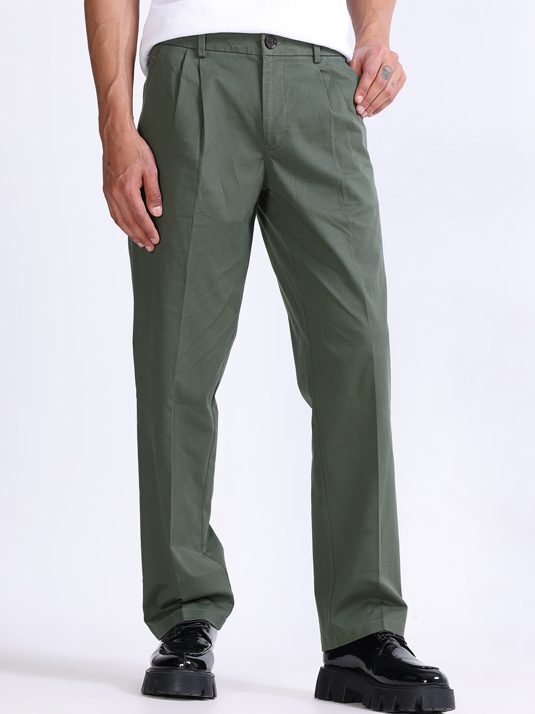 

Tailoraedge Men Relaxed Mid-Rise Pleated Trousers, Olive