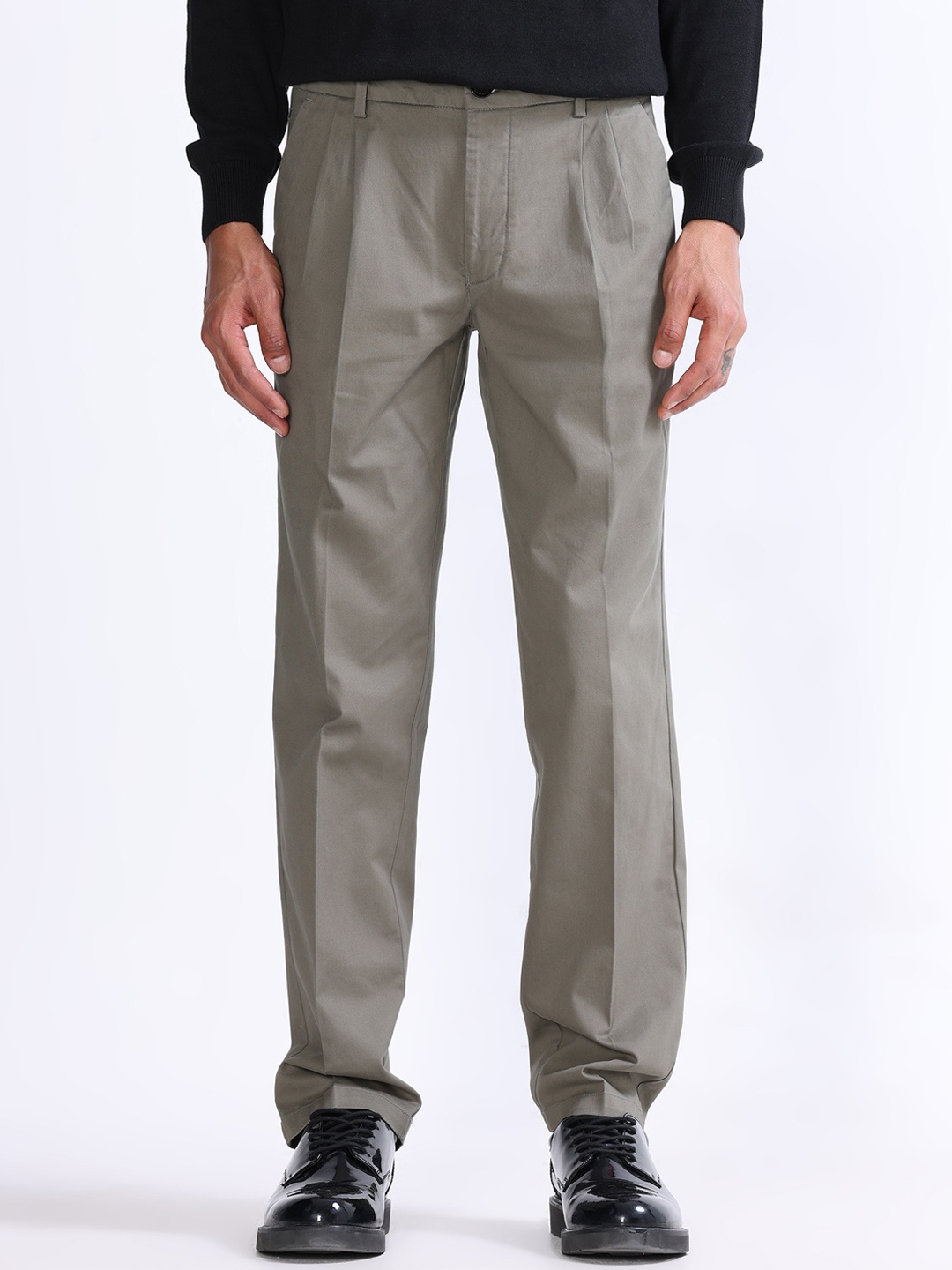 

Tailoraedge Men Relaxed Pleated Trousers, Olive