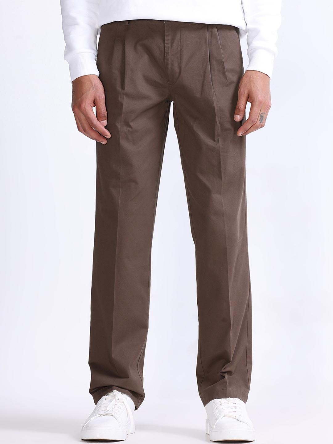 

Tailoraedge Men Relaxed Pleated Trousers, Brown